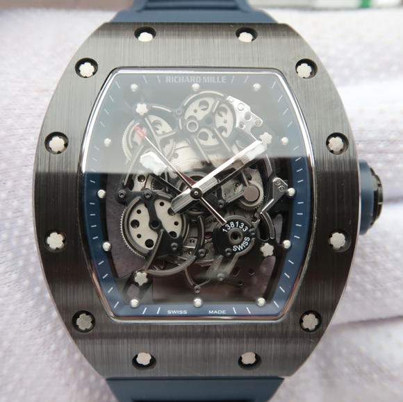 KV理查·米勒RM 尺寸：42.70mm50.00mm15.95mm。壳子采用TZP是一种四方氧化锆多晶瓷，低密度耐磨磨擦，男士手表，硅胶表带，手动机械机芯，透底