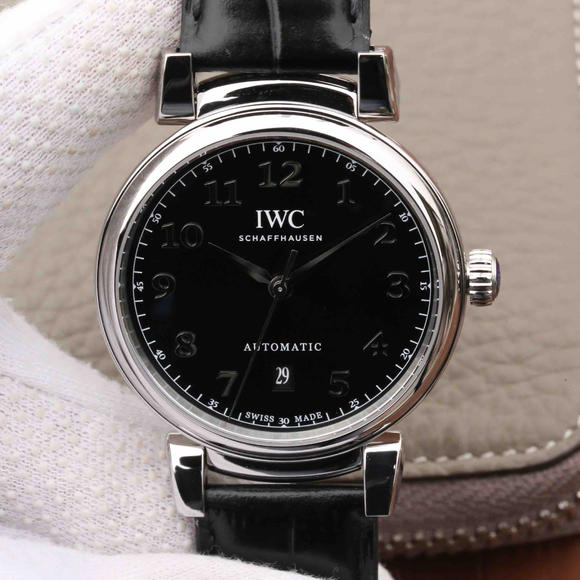 MKS万国达文西系列IW356601， 柔软耐用ITALY小牛皮表带配合传统式精钢表扣，男士腕表
