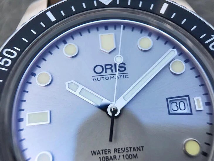 ZZ最新力作豪利时(Oris)适时回归，推出OrisDiversSixty-Five潜水表，再现50年前首次推出的标志性潜水表系列